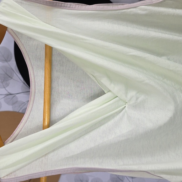 Lululemon Soul Stride Tank - Picture 6 of 7